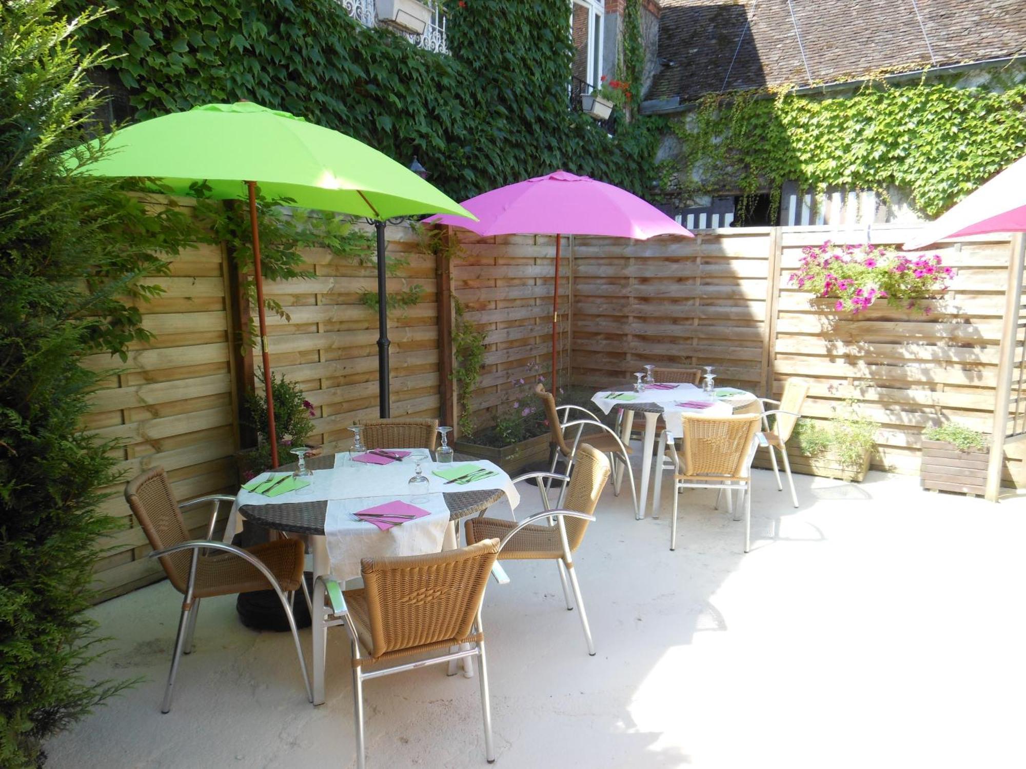 Logis - Hotel Restaurant L'Ecu De France Malesherbes Εξωτερικό φωτογραφία