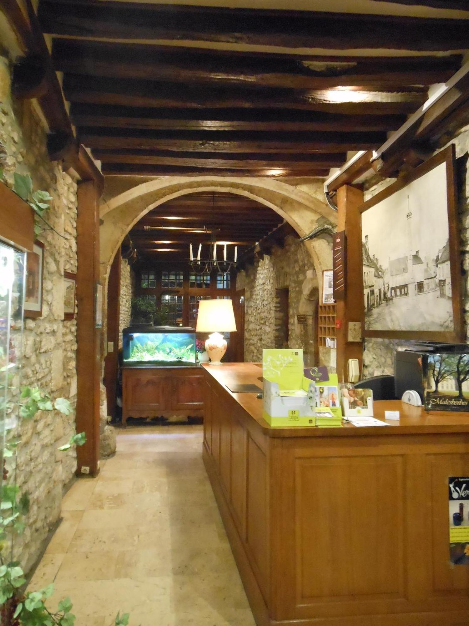 Logis - Hotel Restaurant L'Ecu De France Malesherbes Εξωτερικό φωτογραφία