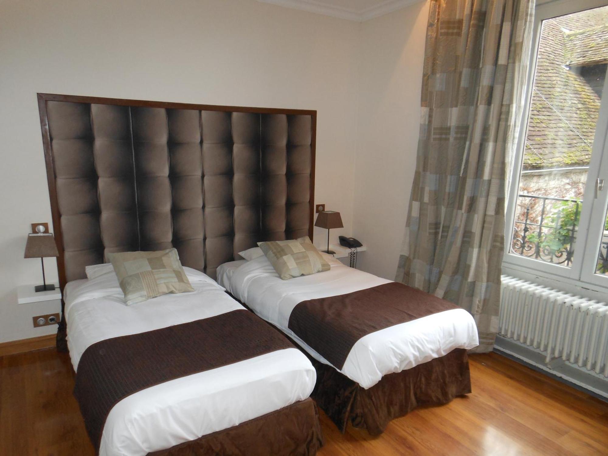Logis - Hotel Restaurant L'Ecu De France Malesherbes Εξωτερικό φωτογραφία