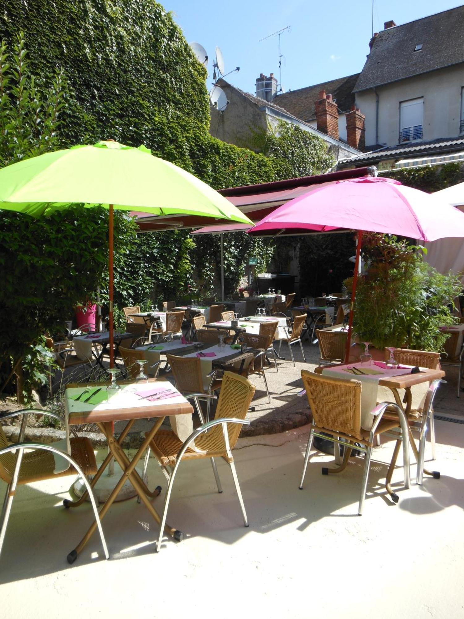 Logis - Hotel Restaurant L'Ecu De France Malesherbes Εξωτερικό φωτογραφία