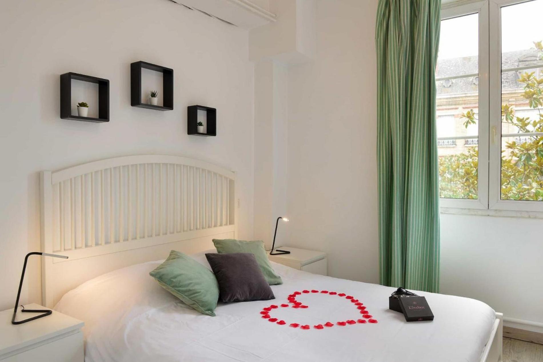 Logis - Hotel Restaurant L'Ecu De France Malesherbes Εξωτερικό φωτογραφία