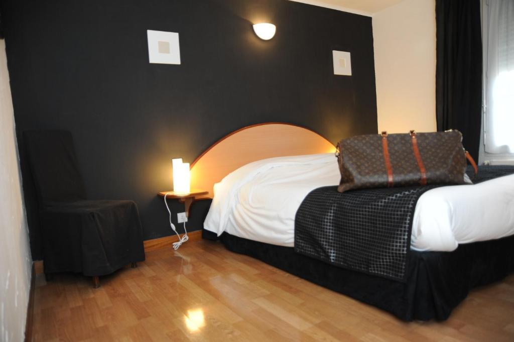 Logis - Hotel Restaurant L'Ecu De France Malesherbes Δωμάτιο φωτογραφία