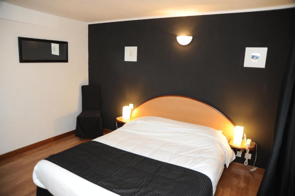 Logis - Hotel Restaurant L'Ecu De France Malesherbes Δωμάτιο φωτογραφία