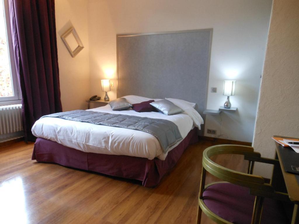 Logis - Hotel Restaurant L'Ecu De France Malesherbes Εξωτερικό φωτογραφία