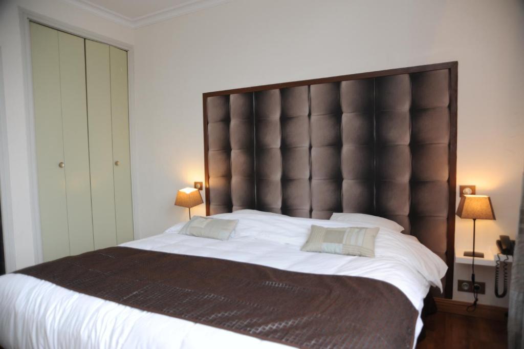 Logis - Hotel Restaurant L'Ecu De France Malesherbes Εξωτερικό φωτογραφία
