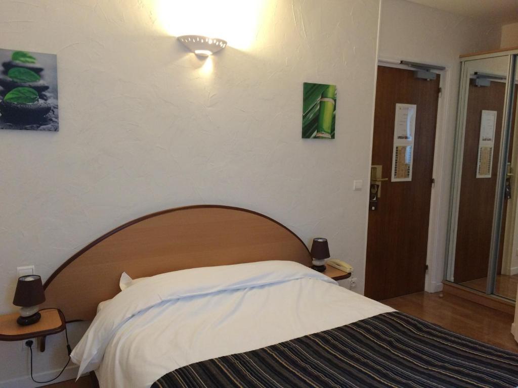 Logis - Hotel Restaurant L'Ecu De France Malesherbes Δωμάτιο φωτογραφία